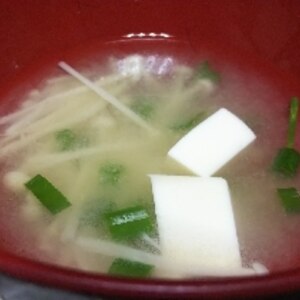 豆腐とえのき茸とねぎの味噌汁